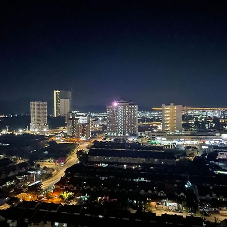 New 6Pax Soho Near Usm & Spice Arena & Airport Apartment บายันเลอปาส ภายนอก รูปภาพ