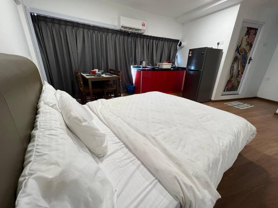 New 6Pax Soho Near Usm & Spice Arena & Airport Apartment บายันเลอปาส ภายนอก รูปภาพ