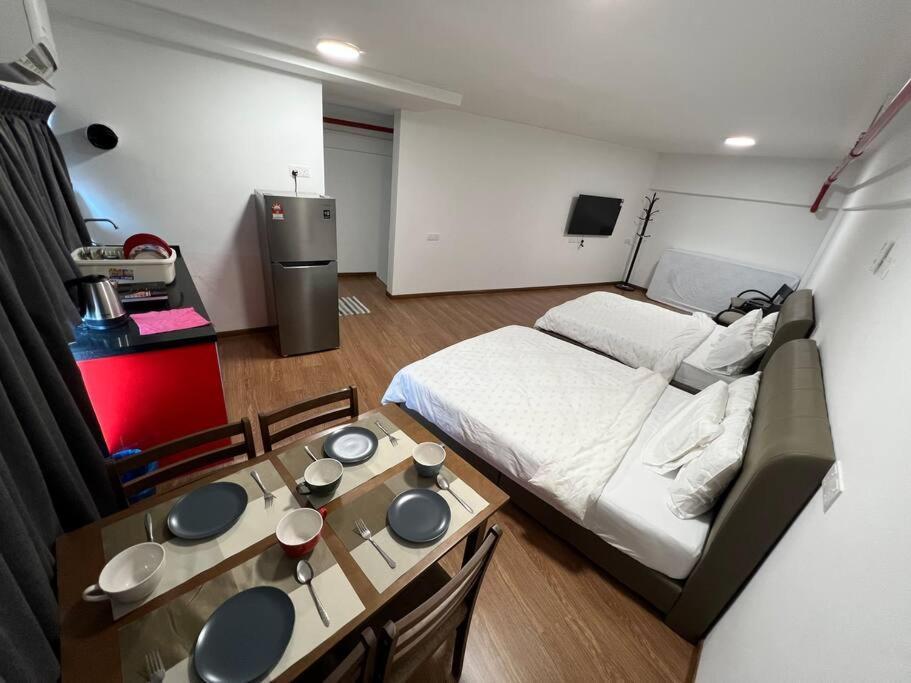 New 6Pax Soho Near Usm & Spice Arena & Airport Apartment บายันเลอปาส ภายนอก รูปภาพ