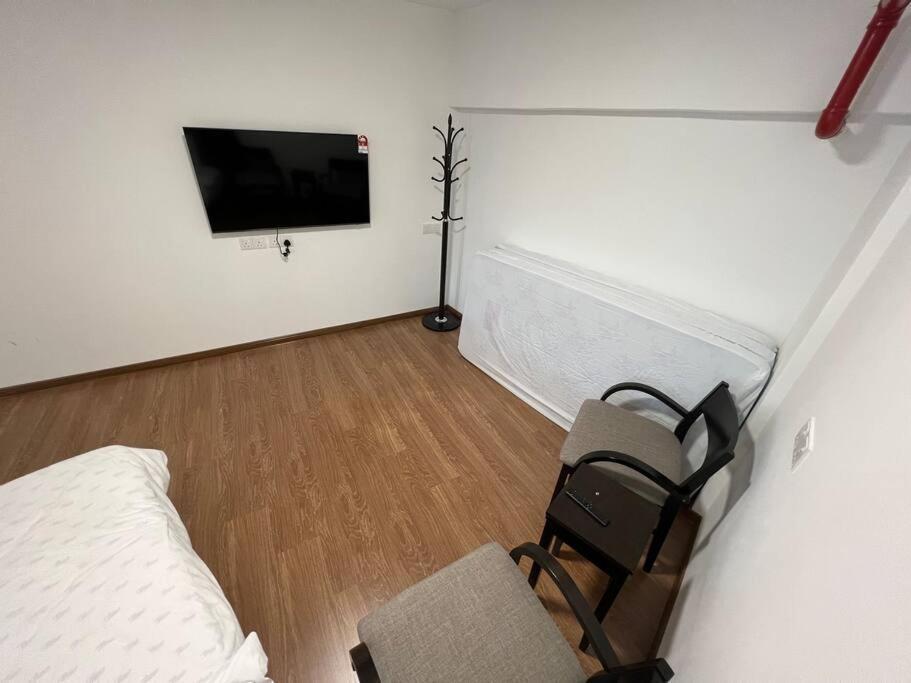 New 6Pax Soho Near Usm & Spice Arena & Airport Apartment บายันเลอปาส ภายนอก รูปภาพ