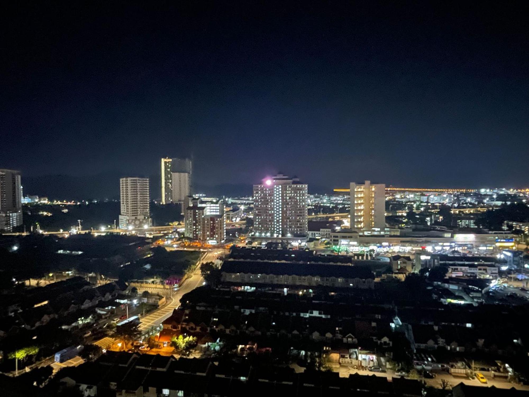 New 6Pax Soho Near Usm & Spice Arena & Airport Apartment บายันเลอปาส ภายนอก รูปภาพ